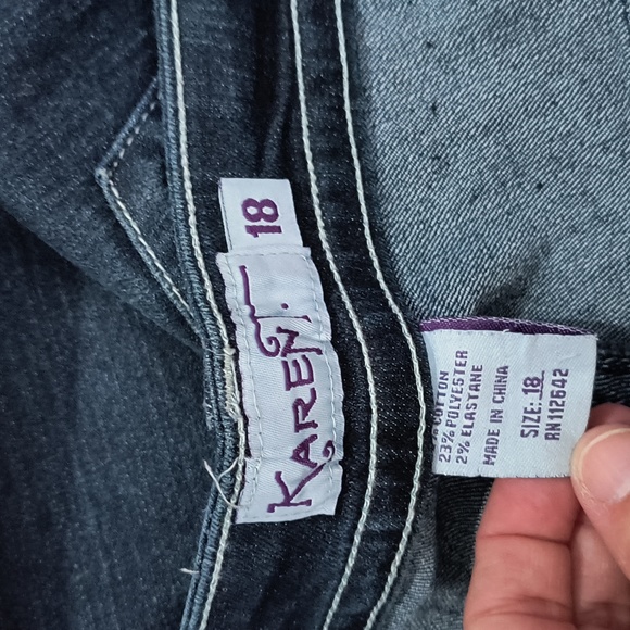 Karen T denim capris with bling - Picture 3 of 3